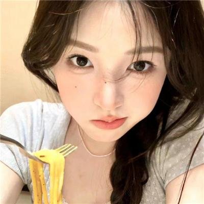 虚拟小姐在看着你